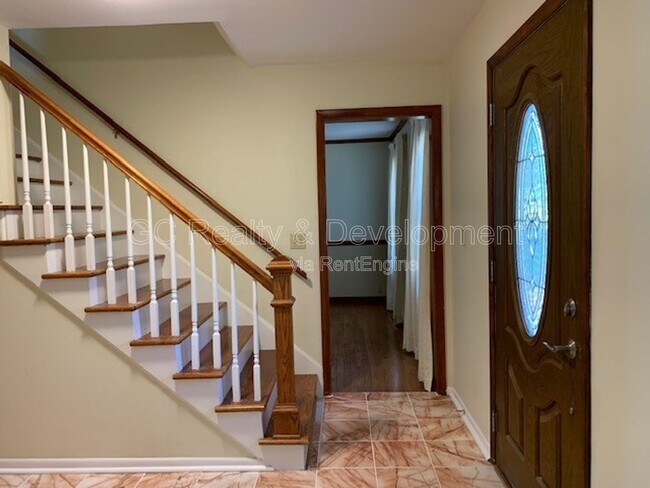 Building Photo - 87 W Surrey Ln