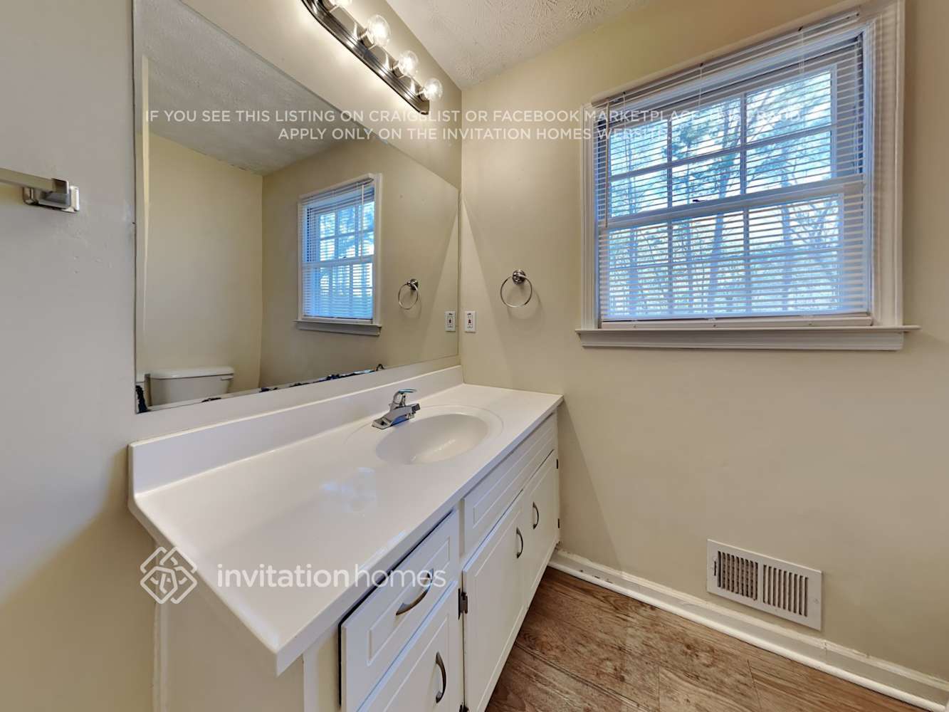 Building Photo - 4258 Castlegate Dr
