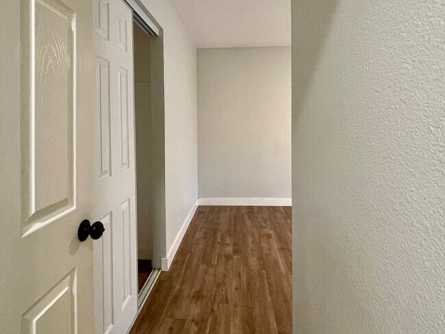 Building Photo - 1111 N 84th Pl