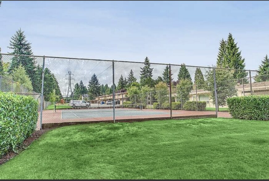 cccccbcrnivgvnhnvdkcvjrrcubuiunknkvhcntjfuuk - 5702 123rd Ave SE