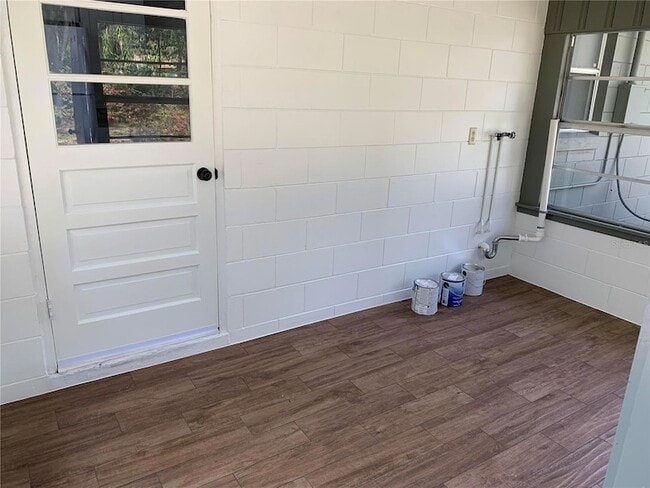 Building Photo - 127 E Kentucky Ave