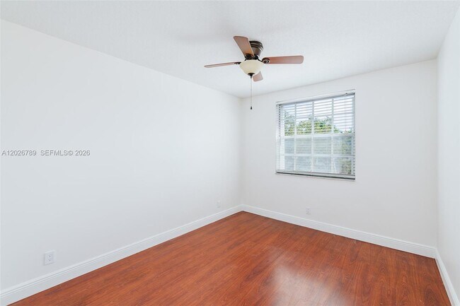Building Photo - 305 S Ketch Dr