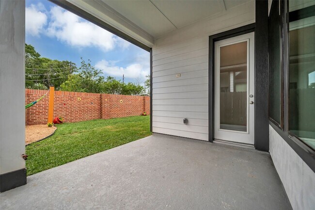 Building Photo - 1535 Park Path Dr