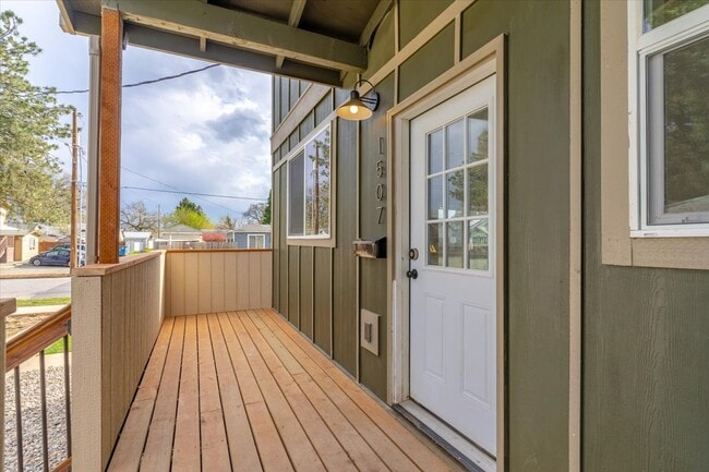 Primary Photo - 1507 Hines St SE