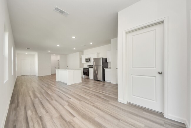 Building Photo - 31035 Gayle Prairie Oaks St