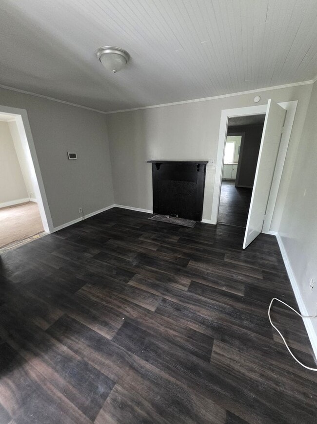 Primary Photo - 2 bedroom, 1 bathroom home located in Darl...