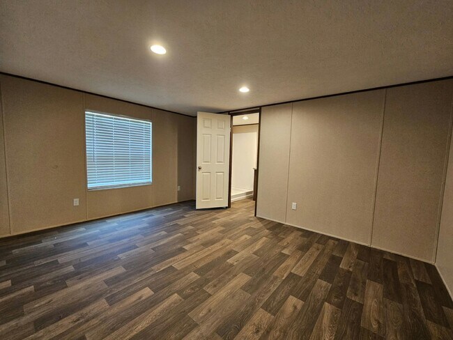Building Photo - 1065 Myakka Dr