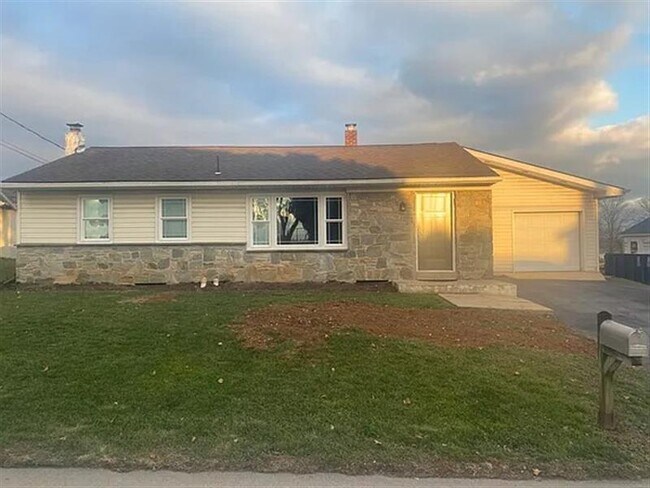 Building Photo - Top Home