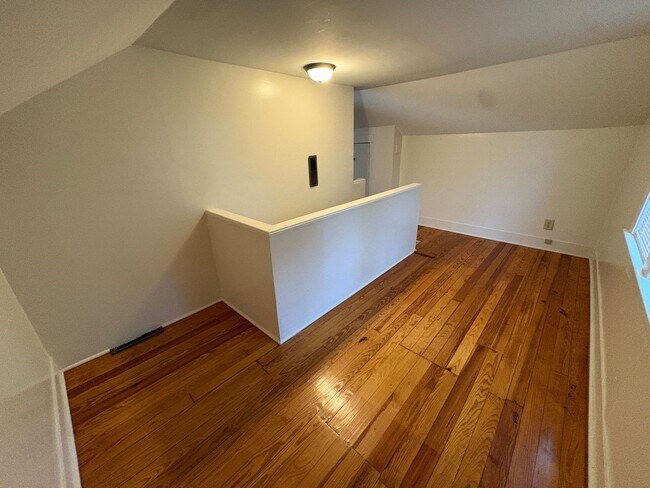 Building Photo - 2209 Hawthorne Ave