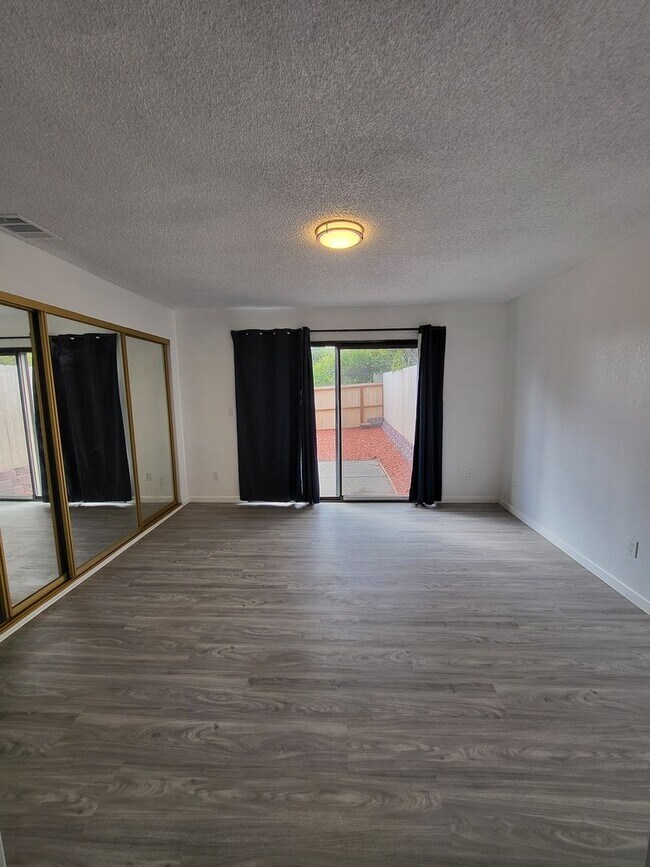 Building Photo - Beautifully remodeled 3 bedroom, 2 bath Home with bonus room