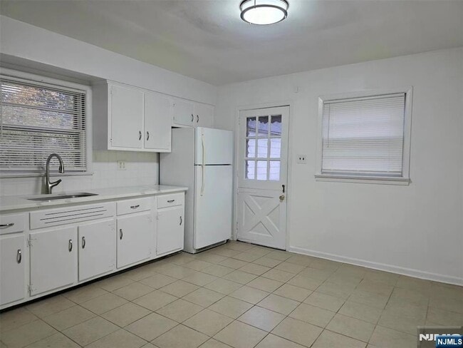 Building Photo - 27 West End Ave