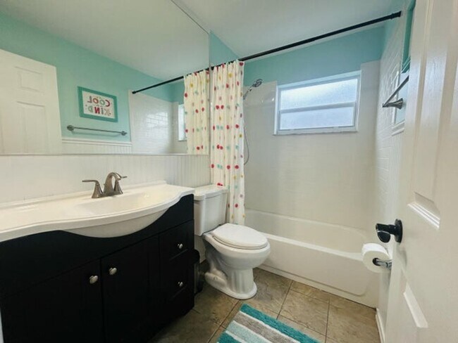 Building Photo - 5430 Guildcrest St