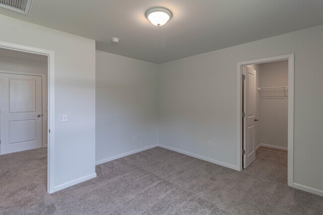 Building Photo - 147 Enclave Wy