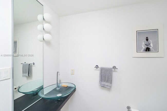 Building Photo - 200 Biscayne Blvd Way