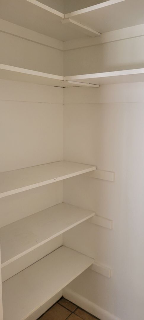 Building Photo - LARGE 2 BEDROOM 3 BATH CONDO IN COLONIAL PARK