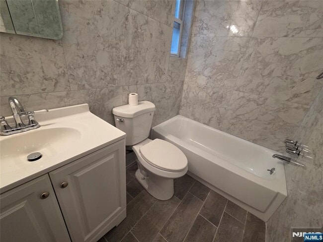 Building Photo - 1628 Valley 2A Vly