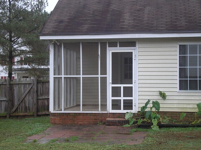 Building Photo - 414 Saddlebrooke Rd