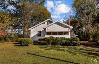 Building Photo - Beautiful 4 Bedroom 2 Bath Home Available ...