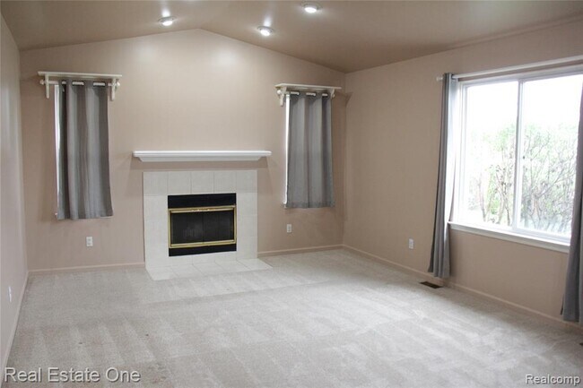 Building Photo - 40690 Bluesprings Ct