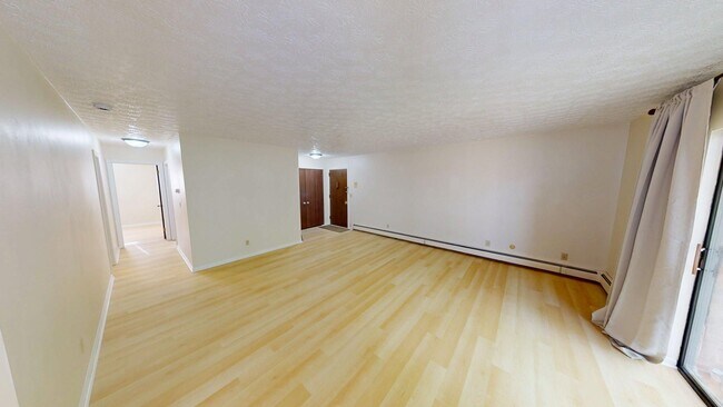 Building Photo - Excellent Location! Canfield, 2 Bedroom Re...