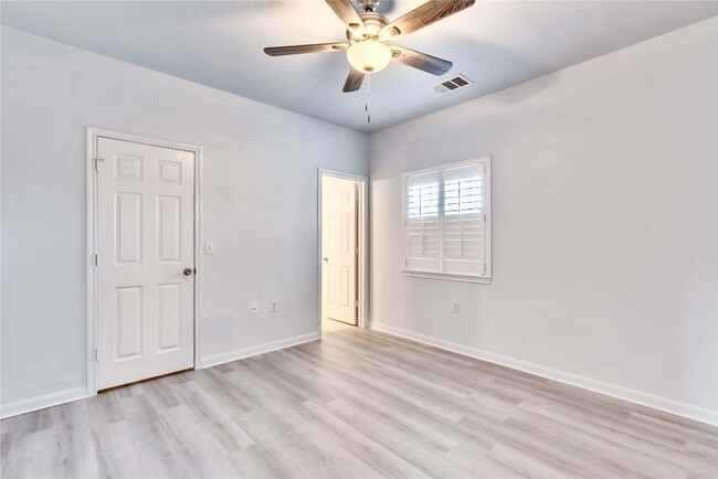 Building Photo - 2900 S Lakeline Blvd