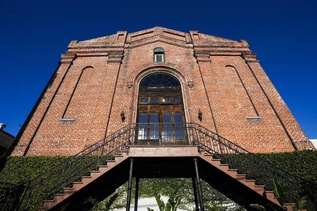 Building Photo - 709 Jackson Ave