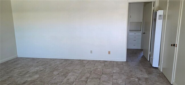 Building Photo - 2301 N Mountain Dr