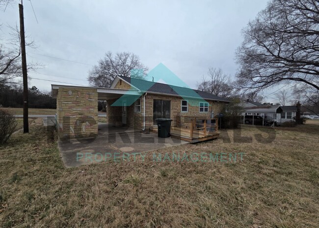 Building Photo - 312 Walter Chambers St