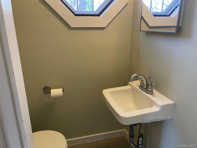 Building Photo - 40 W Garden St