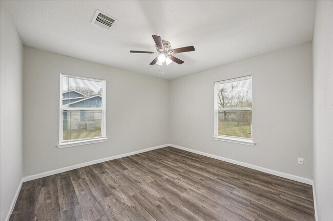 Building Photo - 5126 Higgins St