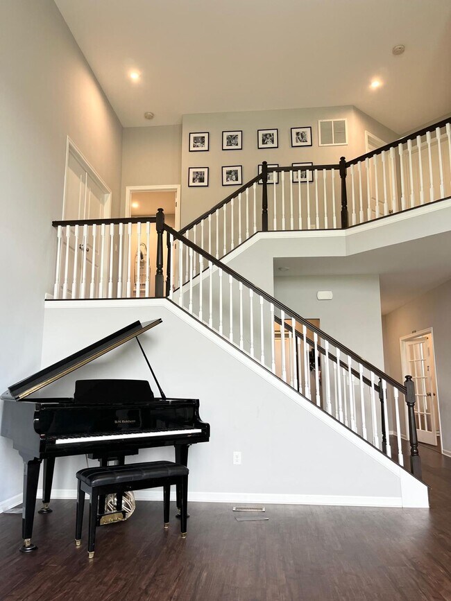 Building Photo - 176 Harness Way