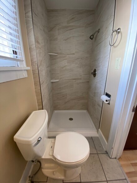 Building Photo - 632 S Loomis Ave