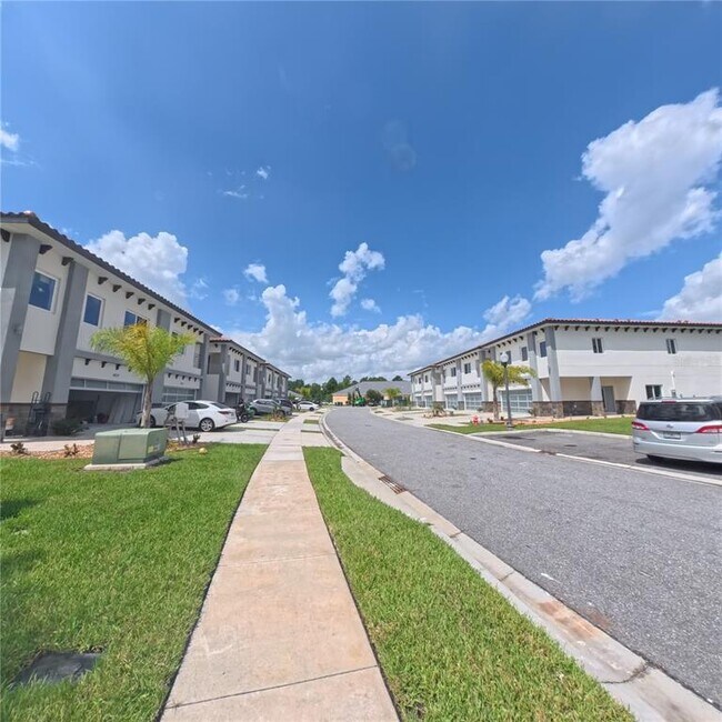 Building Photo - 1835 Brentwood Ct