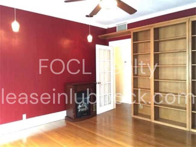 Building Photo - Large 3 bed 2 bath, Walking Distance to Tech