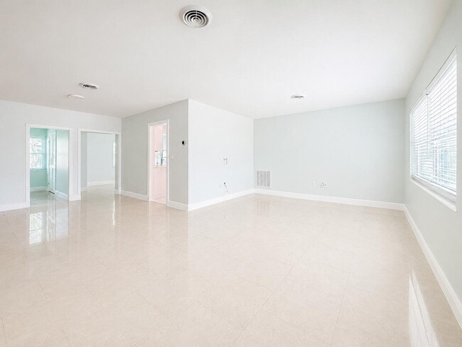 Building Photo - 1200 NW 76th Ave