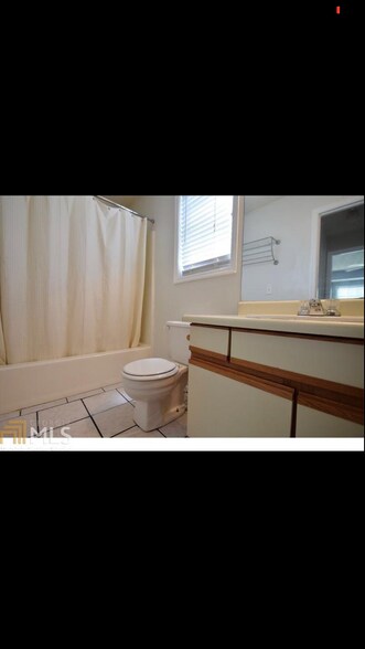 Building Photo - 1411 Glynn Oaks Dr SW