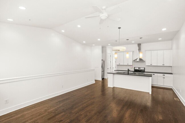 Building Photo - 1034 Maynor Ave