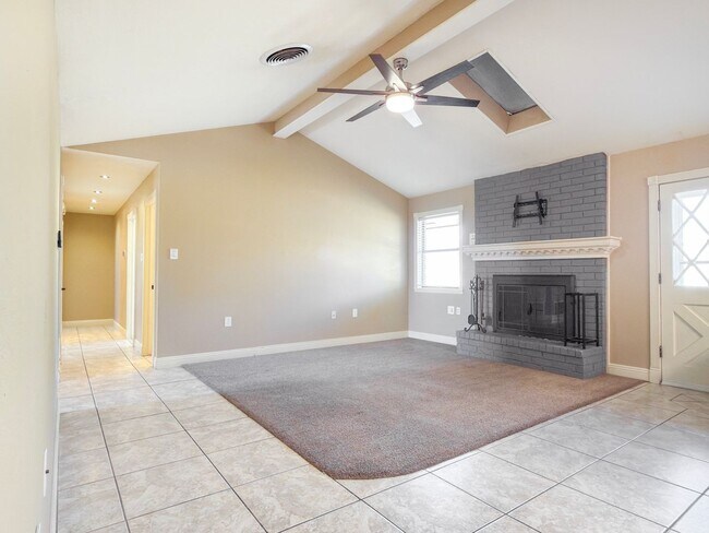 Building Photo - Roomy 5 Bedroom Home with Solar Panels