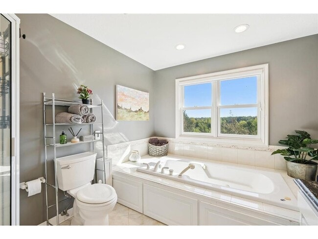 Building Photo - 9520 Scott St