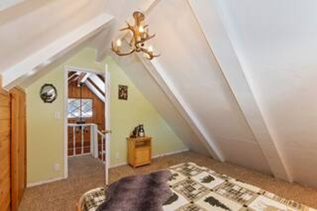 Building Photo - 2 Bedroom Lodge- Pet Friendly- Fenced Yard