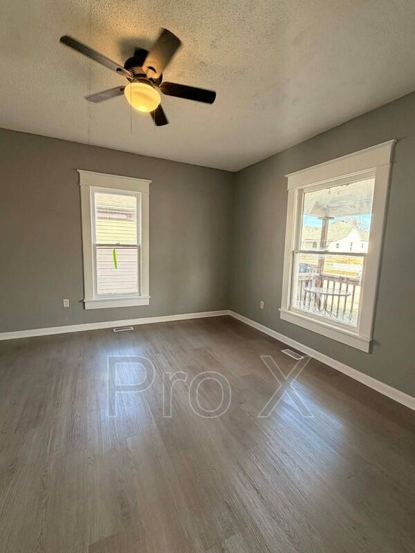 Building Photo - 2116 S Moffet Ave