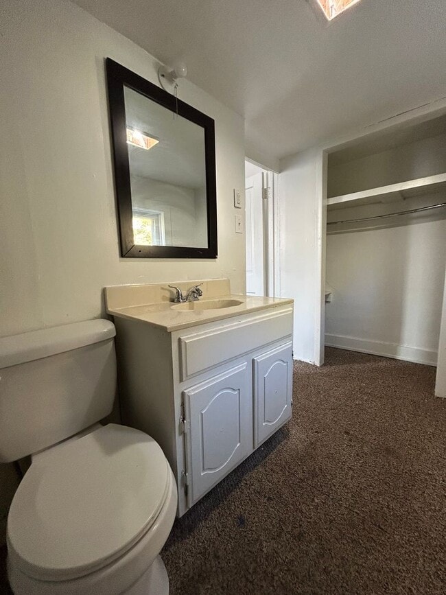 Building Photo - 210 S 4th St