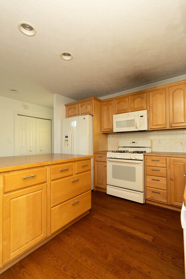 Building Photo - 2084 Allenridge Dr