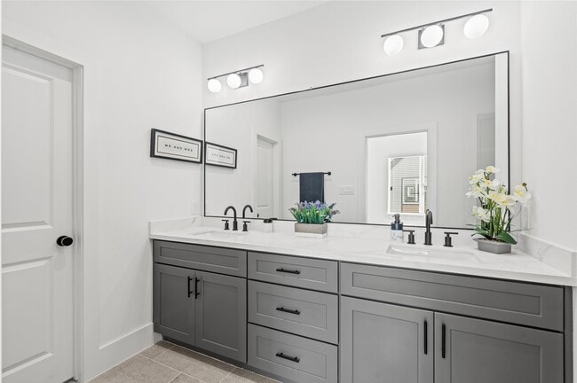 Building Photo - 5208 Pine Tree Dr