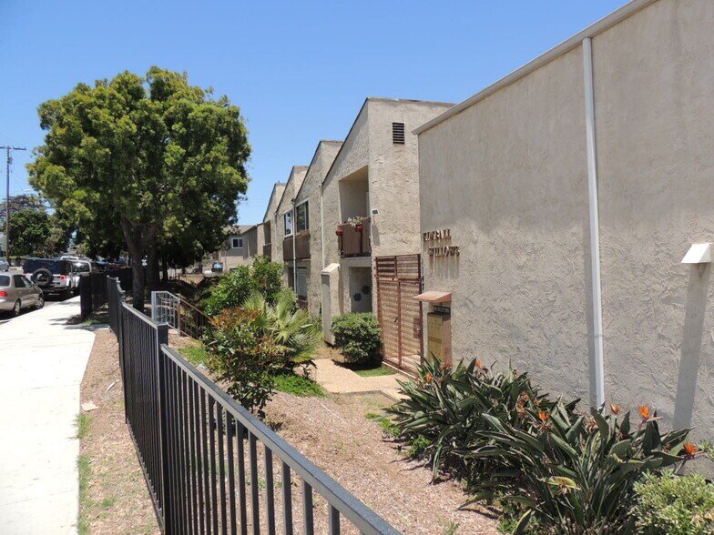 Building Photo - 1127 D Ave