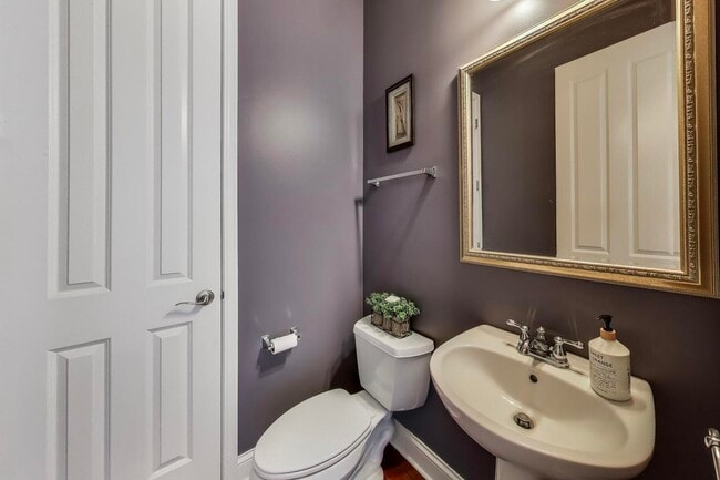 Building Photo - 613 Kinnear Cove