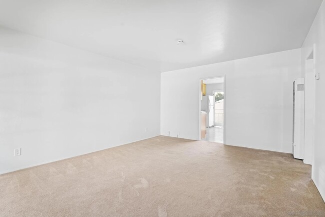 Building Photo - 4851 Iroquois Ave