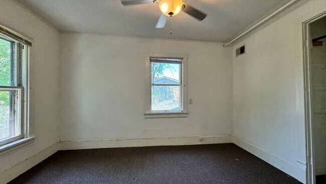 Building Photo - $2,100 | 4 Bedroom, 1.5 Bathroom Multi Flo...