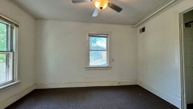 Building Photo - $2,100 | 4 Bedroom, 2 Bathroom Multi Floor...