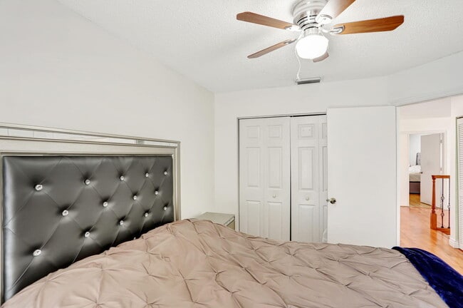 Building Photo - 3385 Seabreeze Ln